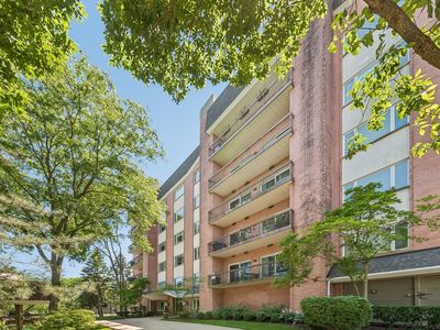 Property at 209 Rivershire Ln APT 504, Lincolnshire, IL