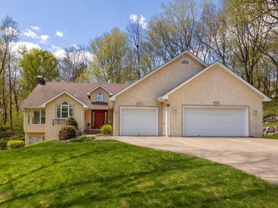 1360 Parkview Dr