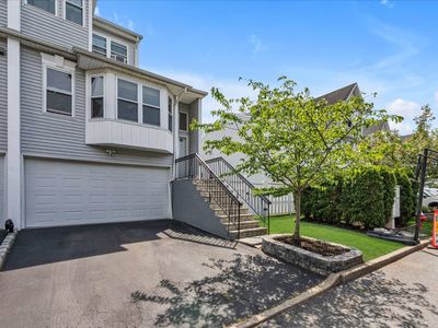 7 Eastern Dr