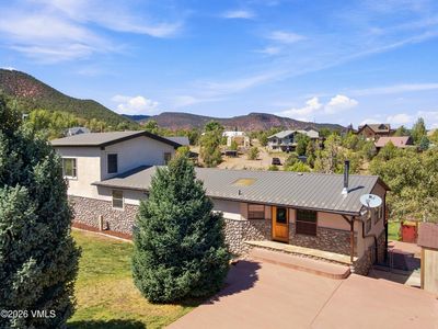 861 Sunset Ln