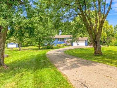 18480 Country Squires Cir