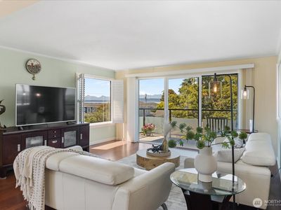 300 2nd Avenue N #2H