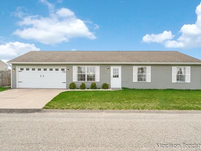 Property at 11688 E Bear Meadows Dr SE, Alto, MI