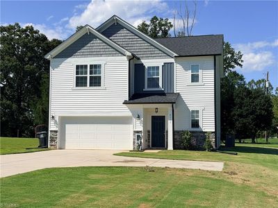 8117 Reynolda Rd