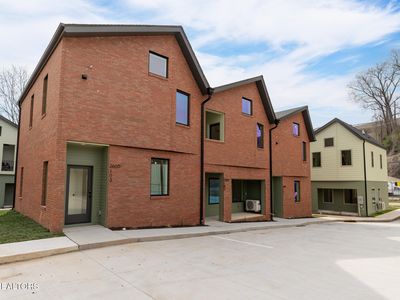 2600 Sevier Ave #102