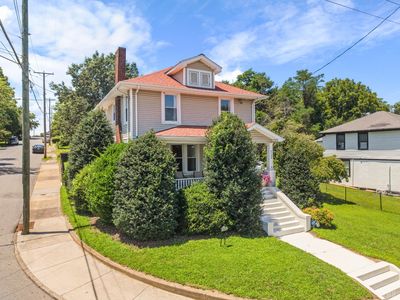 2143 Main St