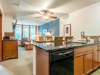 100 Canyon Blvd #3127