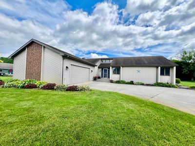 Property at 4687 E Country Cove Dr, Syracuse, IN