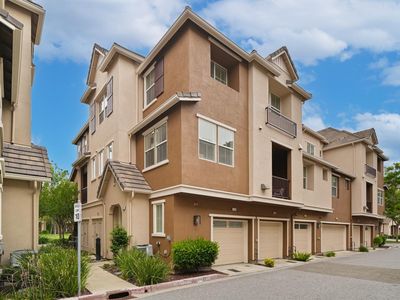 1099 Westbury Dr