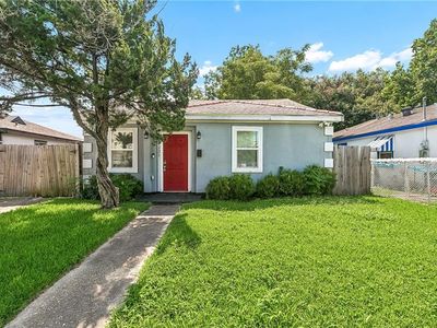 1221 Lamanche St