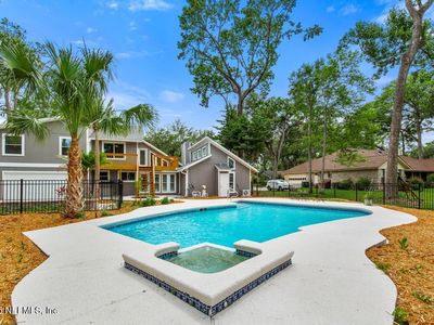 2605 SPREADING OAKS Lane