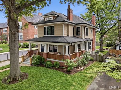 30 Gray Ave