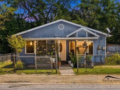 Property at 1709 Avenue E, Hondo, TX