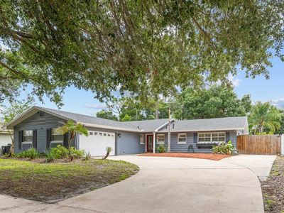 528 Saint Dunstan Way
