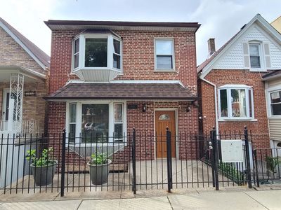 3450 S Leavitt St