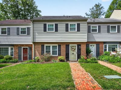 120 Camelot Ct
