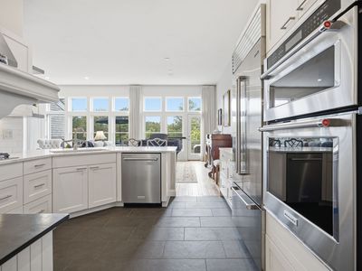 Property at 21 Endicott Gln, Plymouth, MA