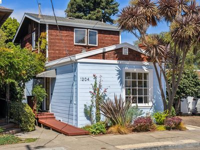1204 Neilson St