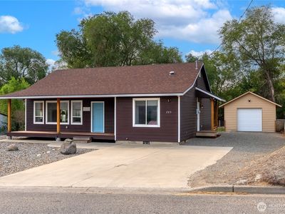203 2nd St
