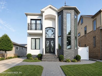 338 Ionia Ave