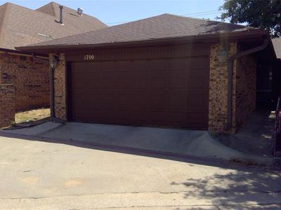 1700 Lionsgate Cir