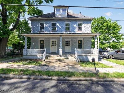 582 Roseberry St
