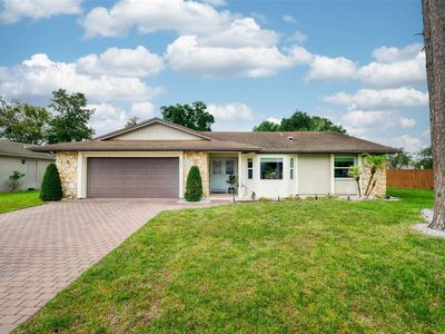 222 W Cottesmore Cir