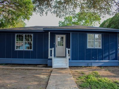 1506 Elvira St
