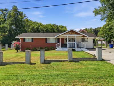 204 Meadowbrook Dr SE