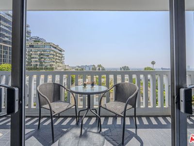 999 N Doheny Dr APT 408