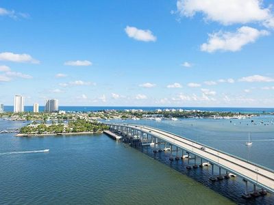 2640 Lake Shore Drive #2011