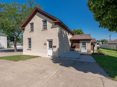 239 3rd Ave W