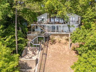 585 Island View Dr