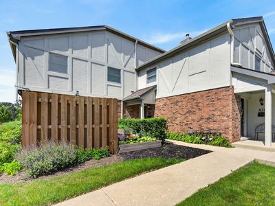Property at 868 Bristol Dr, Barrington, IL