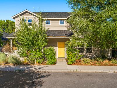 2534 NE Cretia Ct