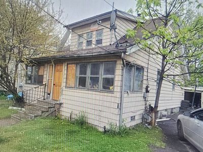 22 1/2 Floral Ave