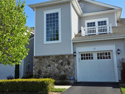 17 Greentree Court