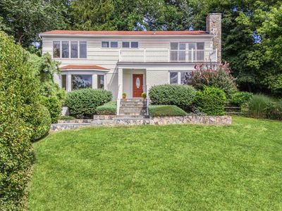 12 Country Club Lane N