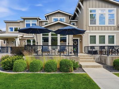 1920 W Summit Pkwy