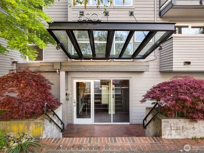5901 Phinney Avenue N #302