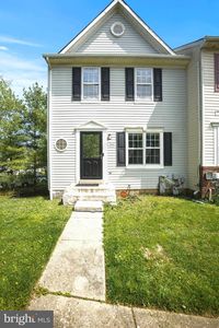 3915 Red Deer Cir