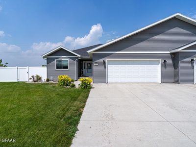 Property at 998 Thames Ct, Grand Forks, ND