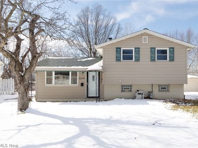 Property at 6016 Gilmere Dr, Brook Park, OH