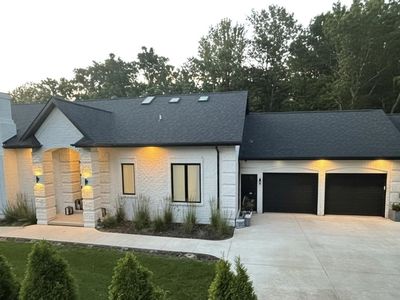 2080 Greenleaf Rd