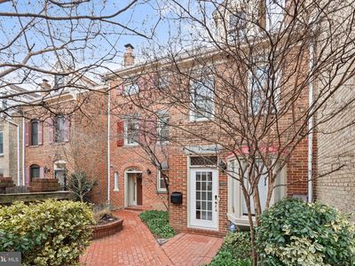 909 Oronoco St
