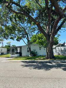 220 Tropic Dr