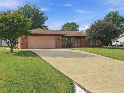 219 E Harvest Ln