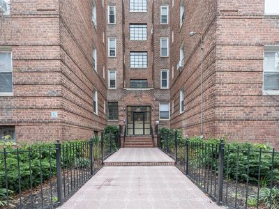 2090 Barnes Avenue #2H