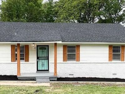 11 W Rollins Rd