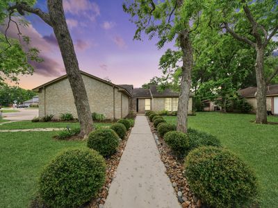2207 S Belmont Dr